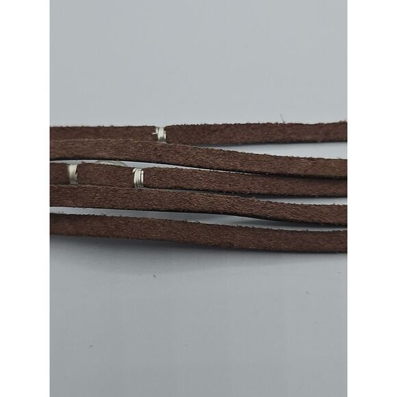 NAKAHOL leather strands adorned with freshwater pearls and gold-toned ACCENTS - Picture 13 of 16